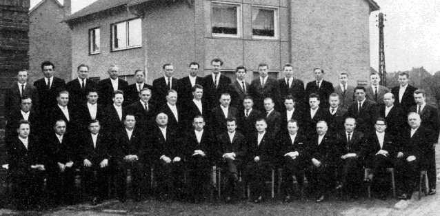 Mai 1962: Der MGV “Germania”  feiert sein 75-jähriges Bestehen,  Chorleiter Otto Groll in der Mitte der 1. Reihe